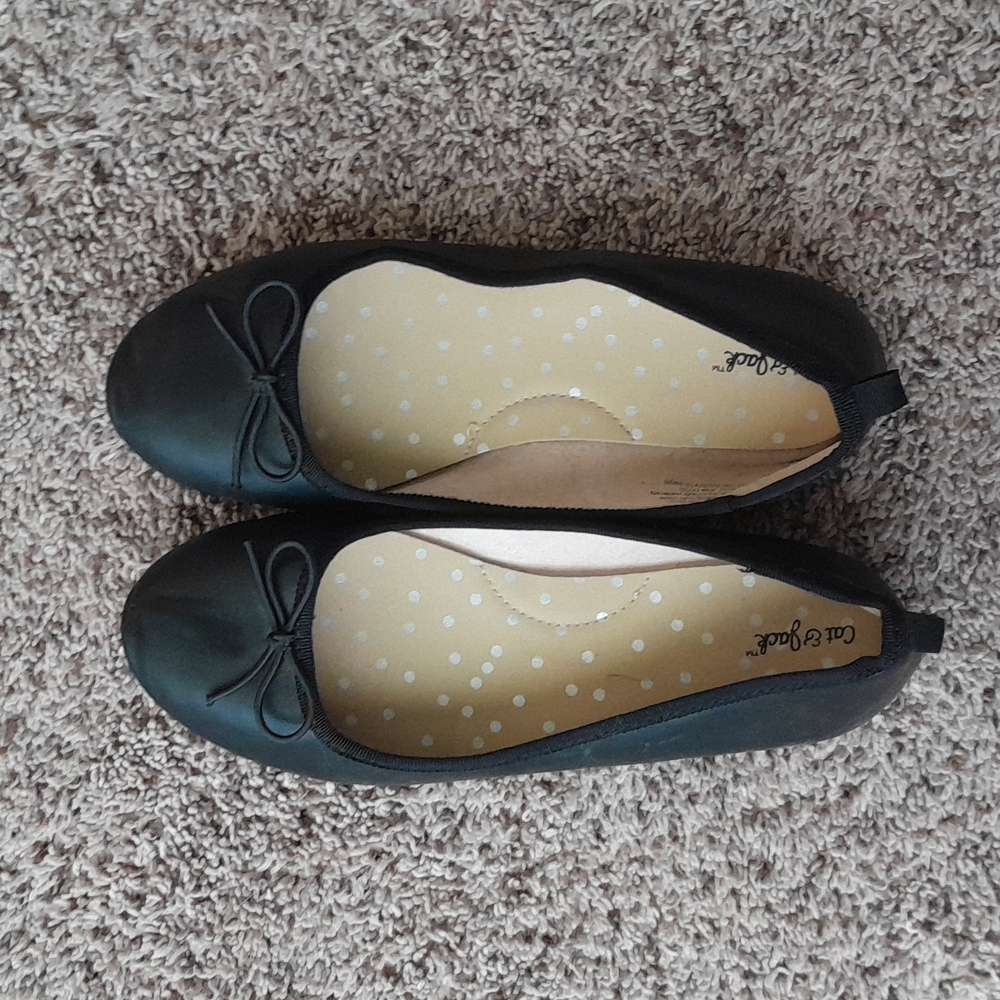 Black dress shoes